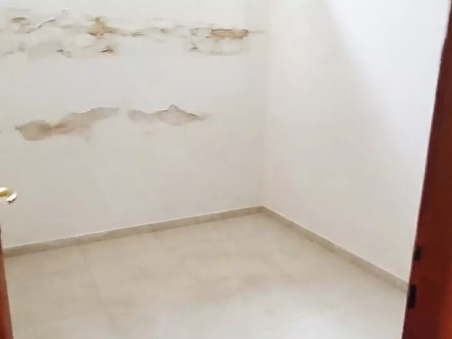 Immagine 8 di Magazzino in vendita  in Via GIUSSO, 13E a Bari