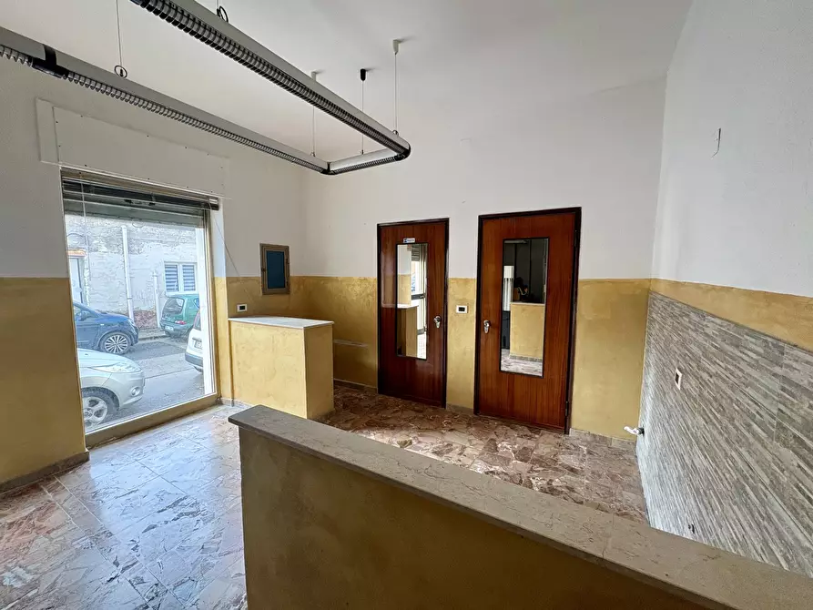 Immagine 3 di Negozio in vendita  in Via Spinola, 4 a Sassari