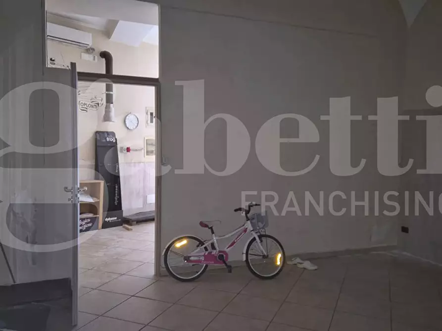 Immagine 7 di Negozio in affitto  in Via Vittorio Veneto, 426 a Torre Annunziata