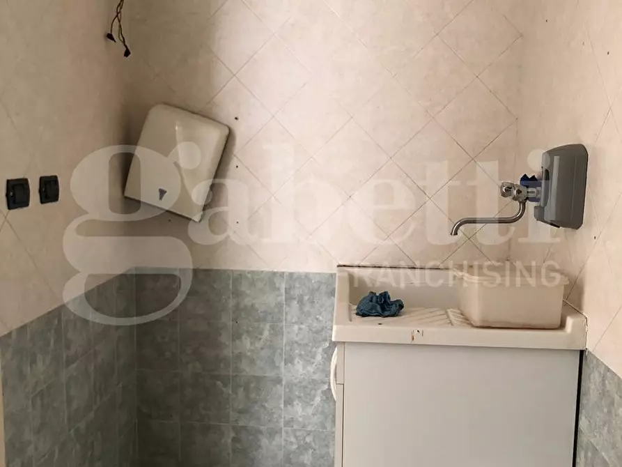 Immagine 8 di Negozio in vendita  in Via Fiume, 17 a Nardo'