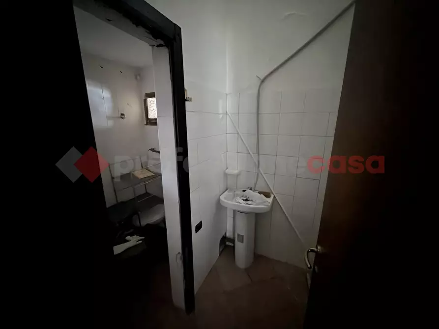 Immagine 4 di Negozio in affitto  in Corso De Carolis, snc a Santa Maria Capua Vetere