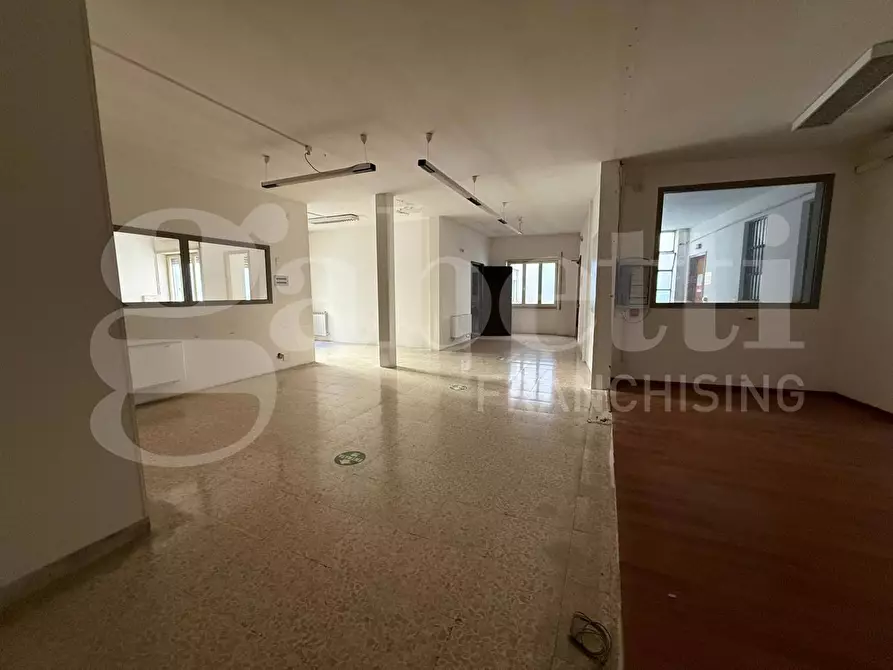 Immagine 10 di Ufficio in vendita  in Via dei salici, 65 a Rieti