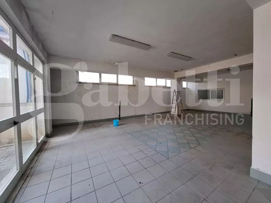 Immagine 14 di Negozio in affitto  in Via Zotone, 45 a Atina