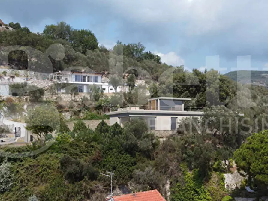 Immagine 3 di Villa in vendita  in Via Belvedere a Finale Ligure
