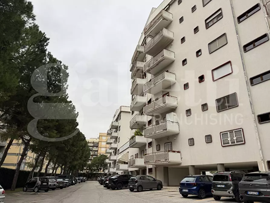 Immagine 3 di Appartamento in vendita  in Via R. SCHUMAN, 15 a Bari