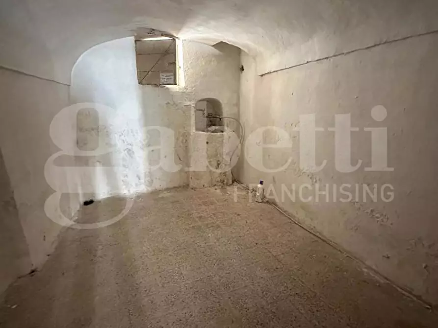 Immagine 4 di Box auto in vendita  in Via Roma a Ostuni