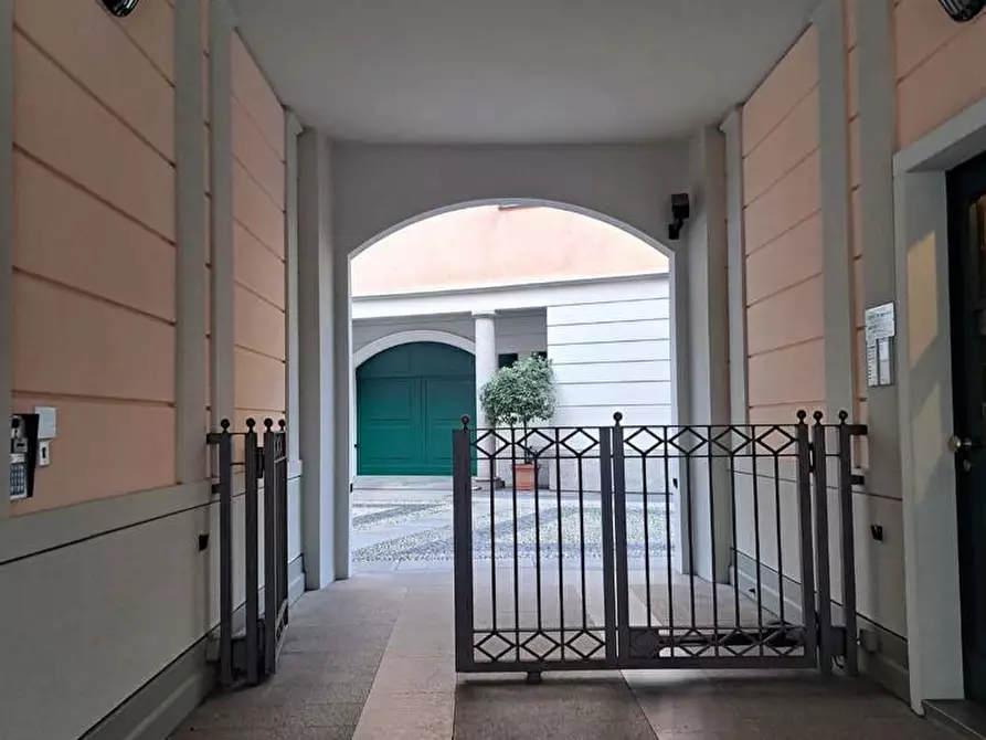 Immagine 16 di Box auto in vendita  in Corso di porta Romana, 55 a Milano