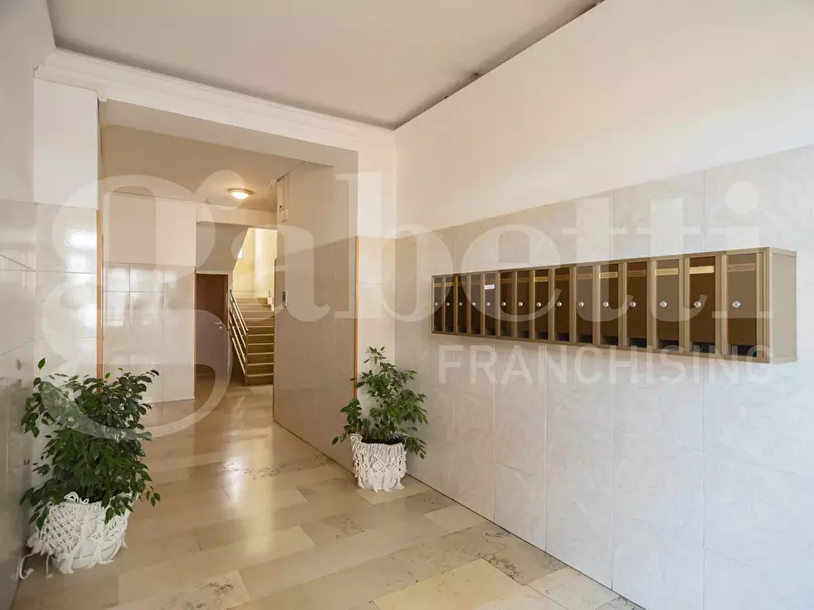 Immagine 42 di Appartamento in vendita  in Via Lucio II a Roma