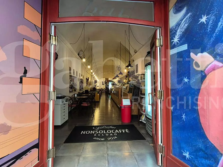 Immagine 2 di Bar / Ristorante in vendita  in Corso Vittorio Emanuele, 321 a Torre Annunziata