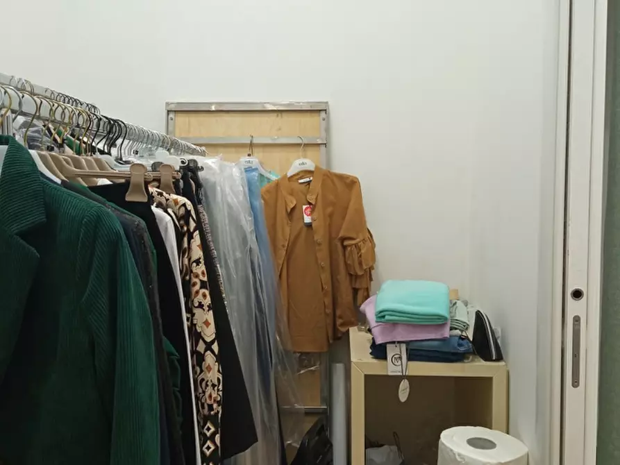 Immagine 8 di Negozio in affitto  in Via Pasquali, 21 a Benevento