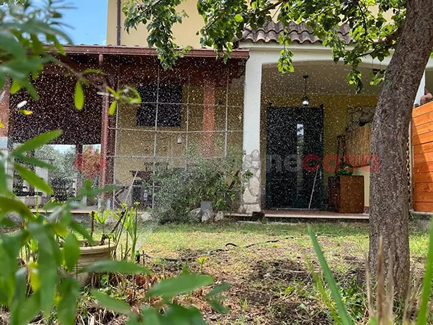 Immagine 1 di Casa bifamiliare in vendita  in Via Isole dei Ciclopi a Roma