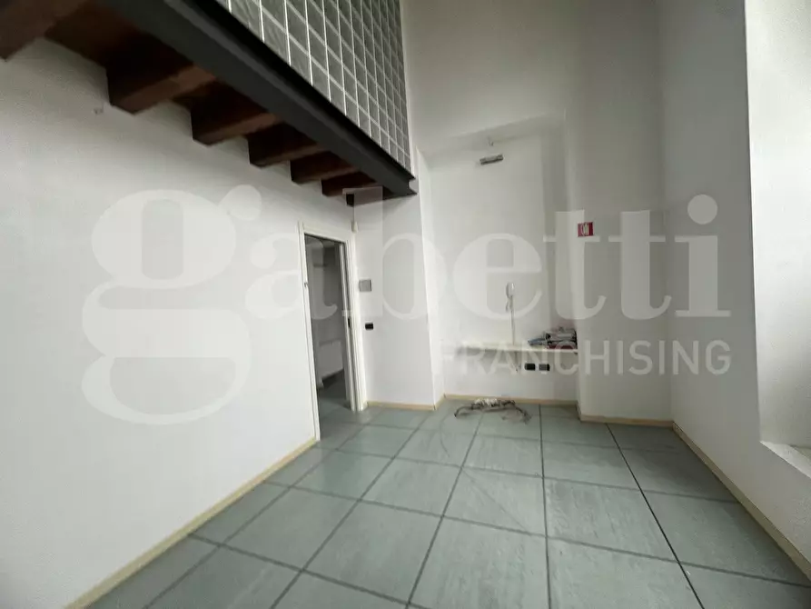 Immagine 8 di Attività commerciale in affitto  in Via Roma, 20 a Albese Con Cassano