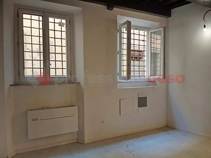 Immagine 1 di Magazzino in vendita  in Piazza del carmine, 5 a Lucca