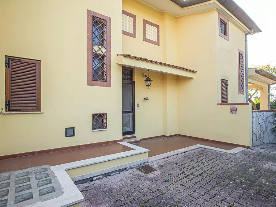 Immagine 42 di Casa trifamiliare in vendita  in Via della Bilancia, 47 a Sabaudia