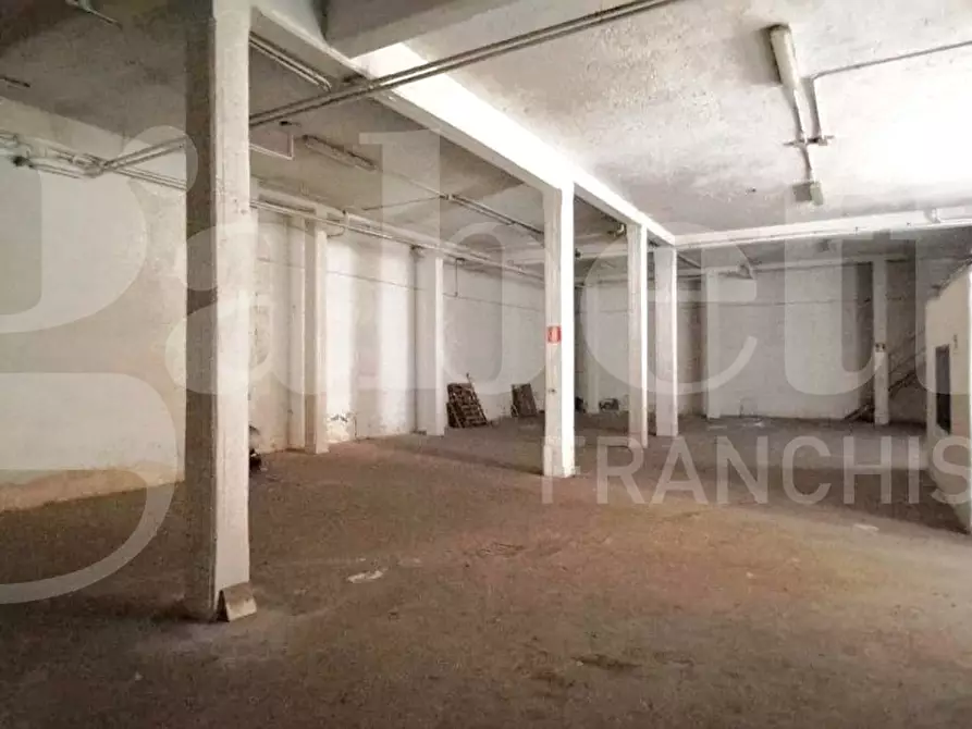 Immagine 4 di Magazzino in vendita  in Via Corigliano Calabro, 27 a Roma
