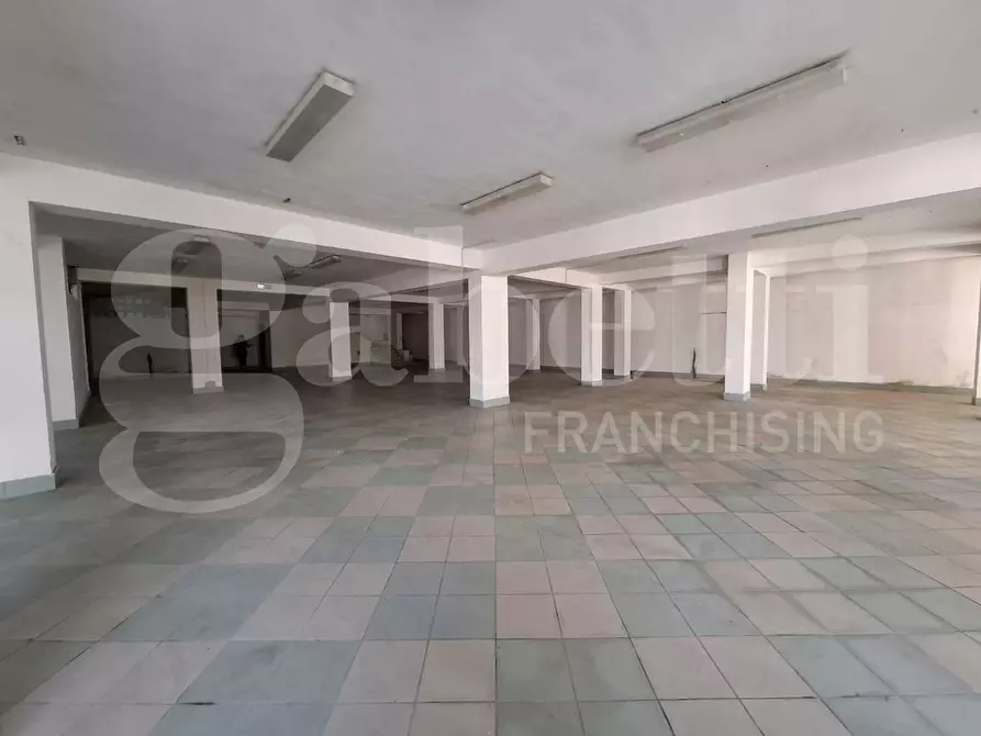 Immagine 20 di Negozio in affitto  in Via Zotone, 45 a Atina