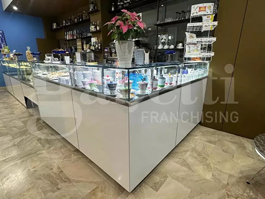 Immagine 15 di Bar / Ristorante in vendita  in Via Angelo Pomes, sn a Ostuni