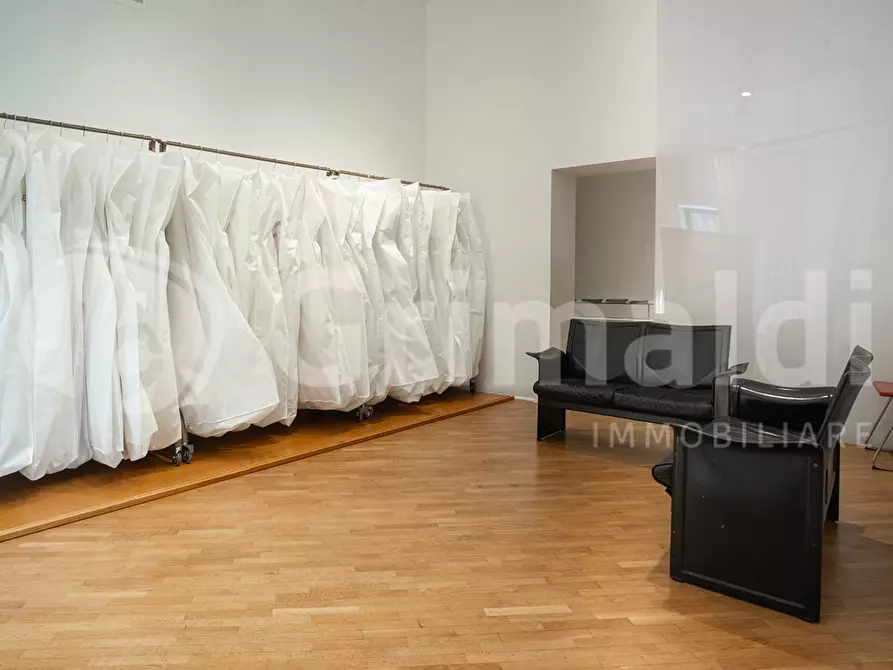 Immagine 6 di Negozio in vendita  in Piazza Annunziata, 12 a Marigliano