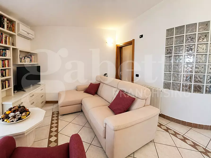 Immagine 10 di Appartamento in vendita  in Via Agamennone, 48 a Budoni