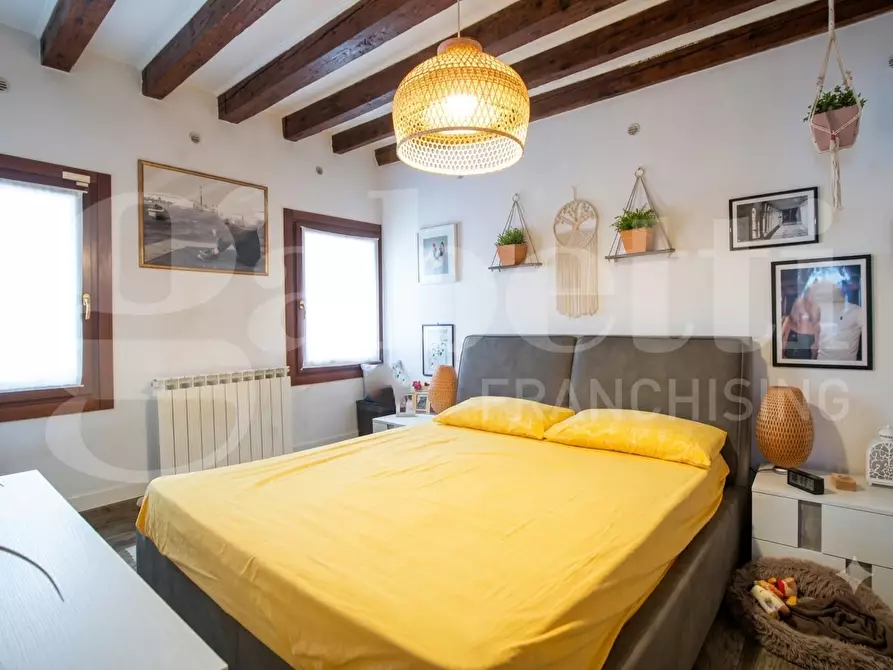 Immagine 11 di Appartamento in vendita  in Via Cannaregio, . a Venezia