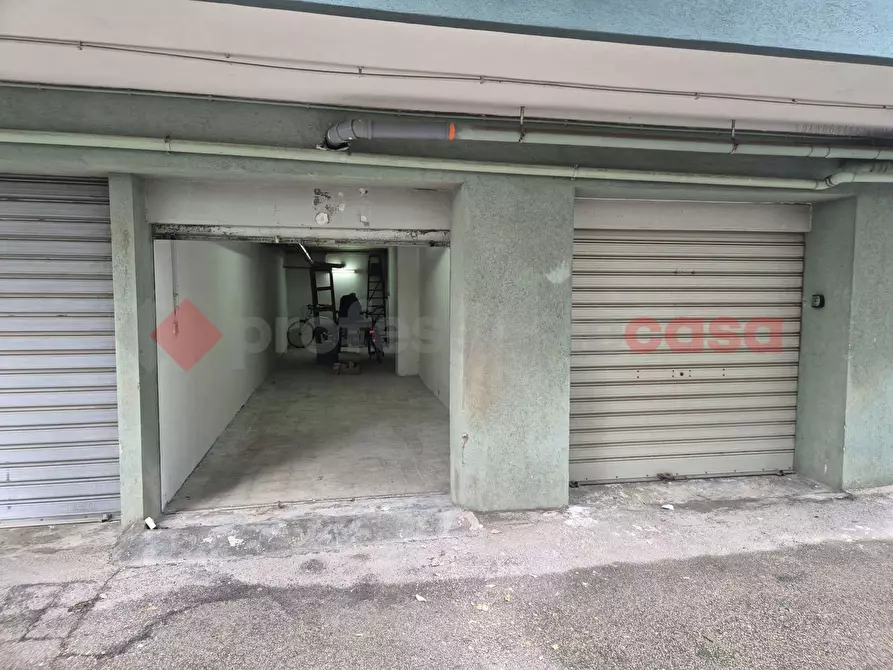 Immagine 2 di Box auto in vendita  in Via SAN MARTINO DELLA BATTAGLIA, 3 a Brindisi