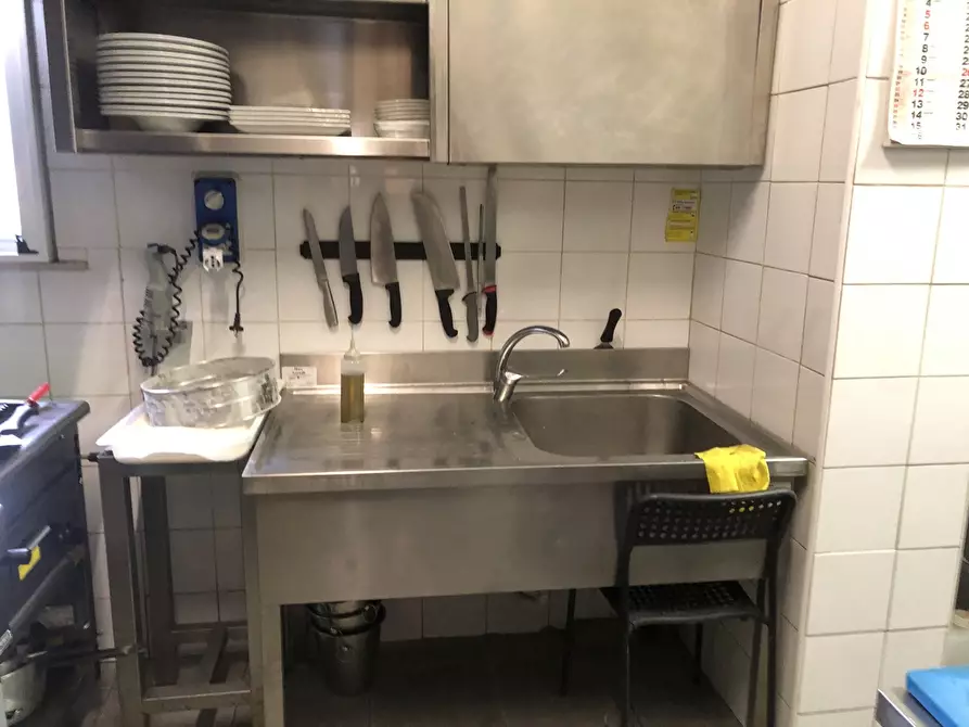 Immagine 14 di Attività commerciale in vendita  in Via Leonardo Da Vinci, 292 a Palermo