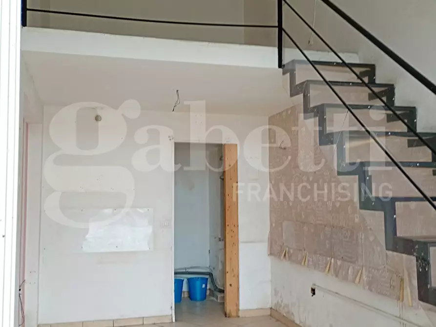 Immagine 4 di Negozio in affitto  in Piazza Bissolati, 18 a Benevento