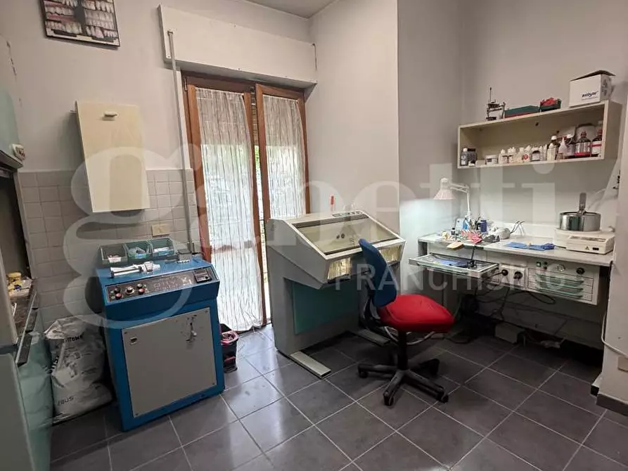 Immagine 11 di Ufficio in affitto  in Via dei Mille, 133 a Lamezia Terme