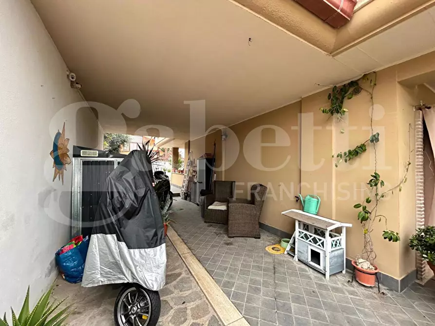 Immagine 5 di Casa bifamiliare in vendita  in Via delle viole, 6 a Pomezia