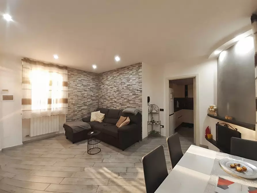 Immagine 1 di Appartamento in vendita  in Piazza 4 novembre, sc a Marnate