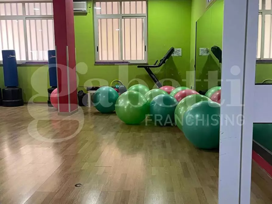 Immagine 17 di Attività commerciale in vendita  in Via A. Santillo, 10 a Orta Di Atella