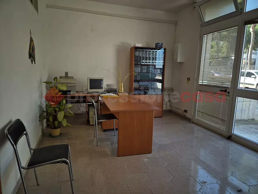 Immagine 2 di Negozio in vendita  in Via DON LUIGI MONZA, 18 a Brindisi