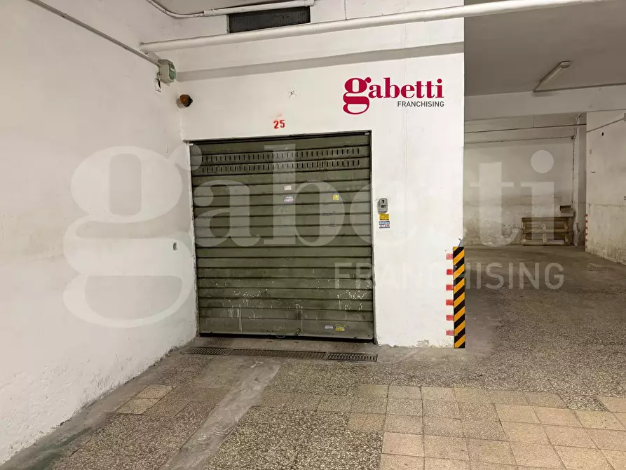 Immagine 8 di Box auto in vendita  in Via di Conca DâOro, 376 a Roma