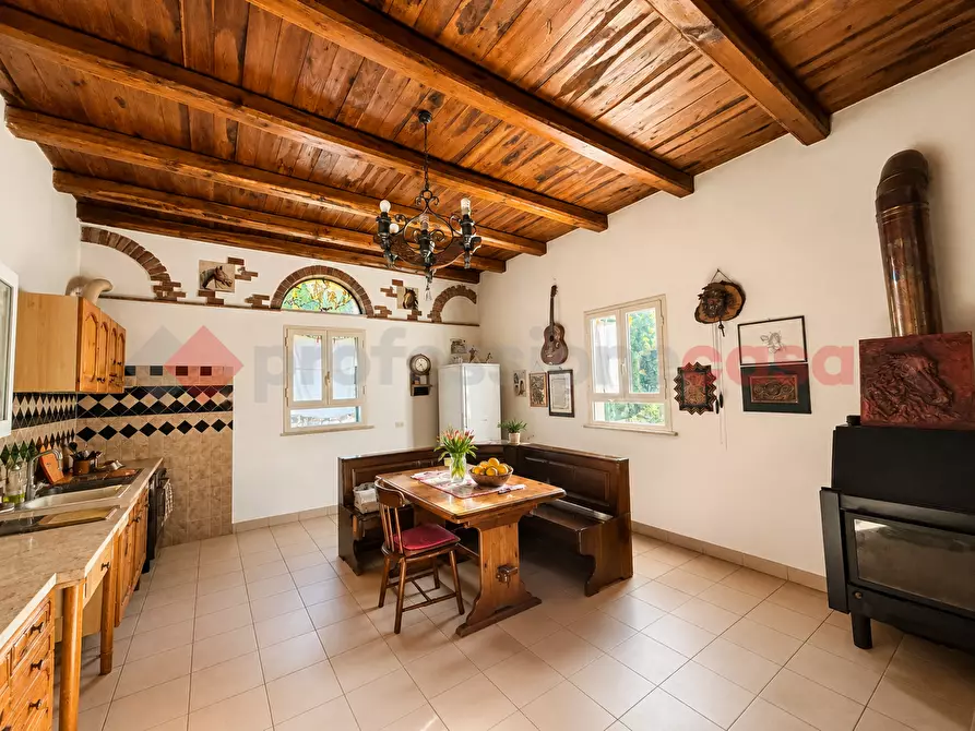 Immagine 9 di Villa in vendita  in Contrada Muggito, snc a Montelanico