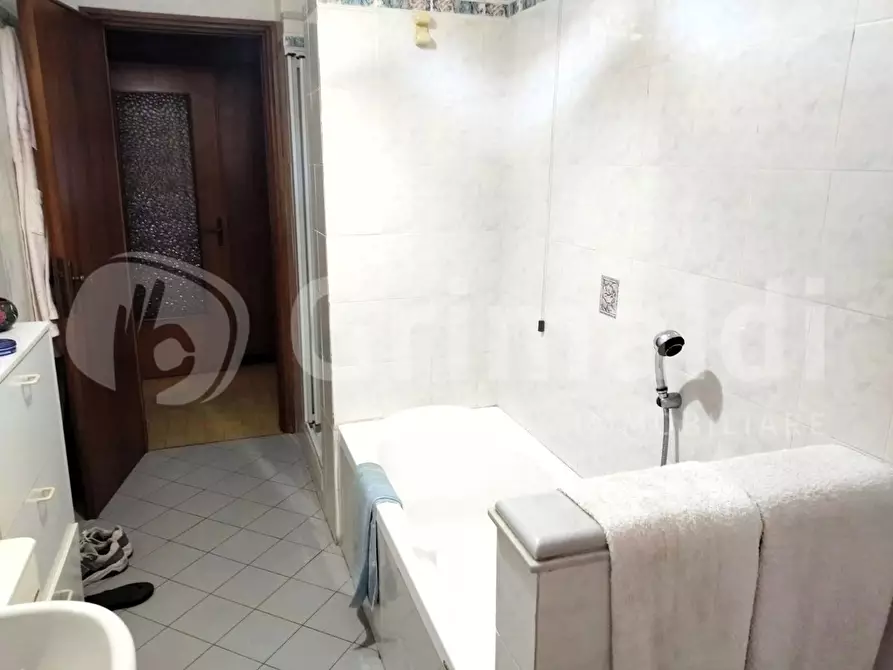 Immagine 12 di Appartamento in vendita  in Via BENEDETTO CROCE, 17 a Massa