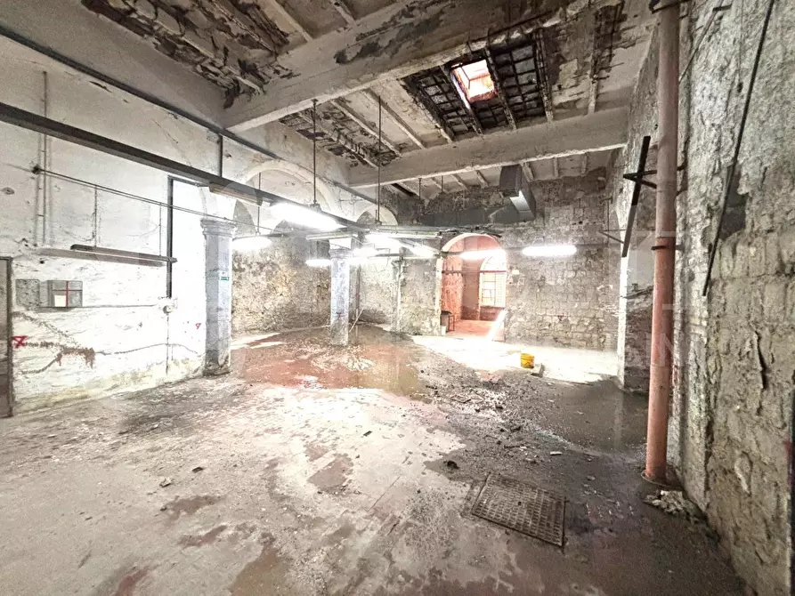 Immagine 8 di Attività commerciale in vendita  in Via sant'arcangelo a baiano, 59 a Napoli