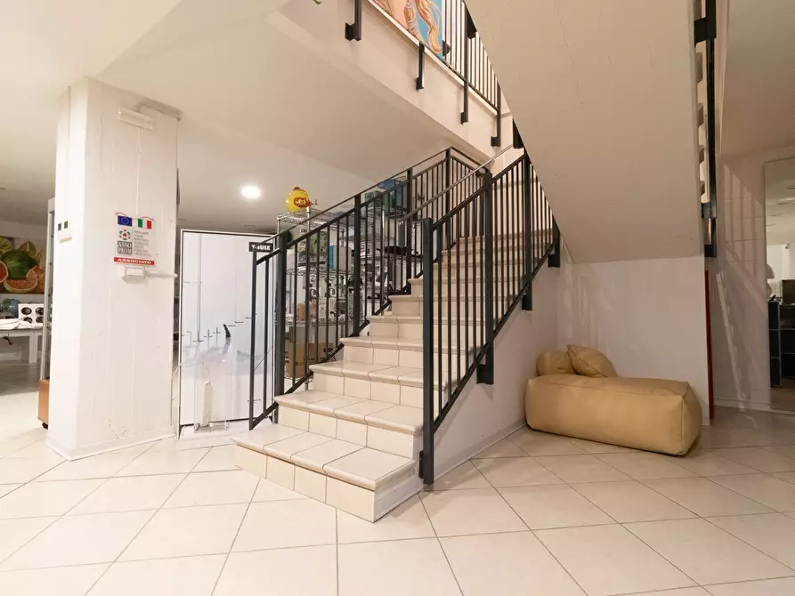 Immagine 18 di Negozio in vendita  in Via della Pietra, 10/A a Bologna