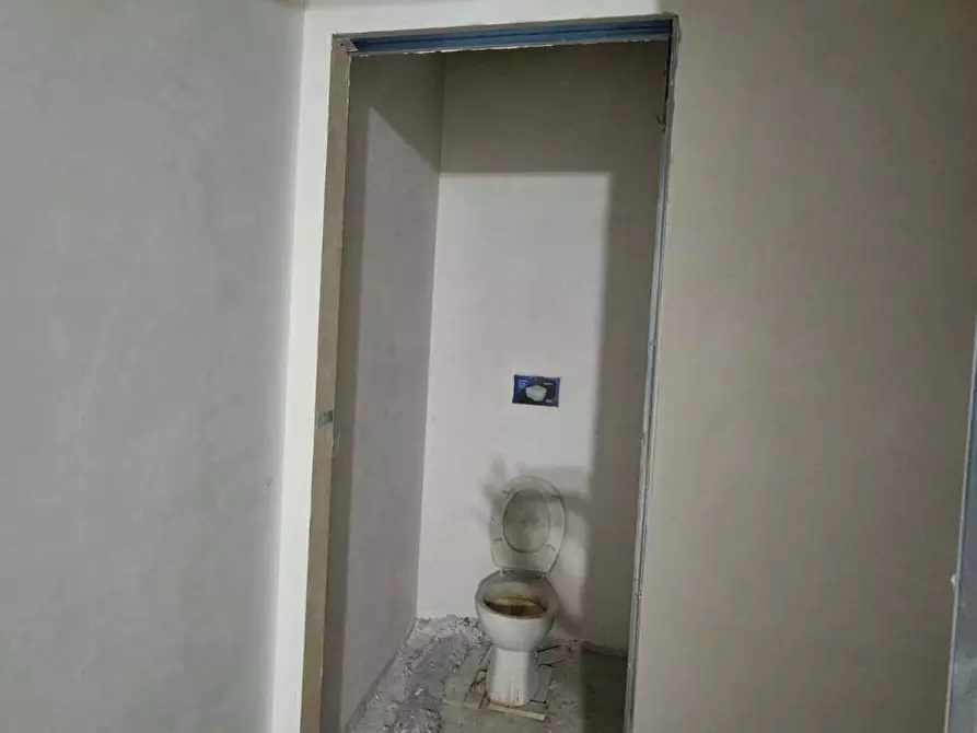 Immagine 21 di Negozio in affitto  in Via Vaglia, 7/9 a Roma