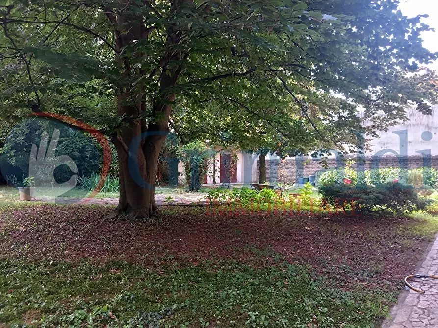 Immagine 14 di Villa in vendita  in Via Dante Alighieri, 15 a Limbiate