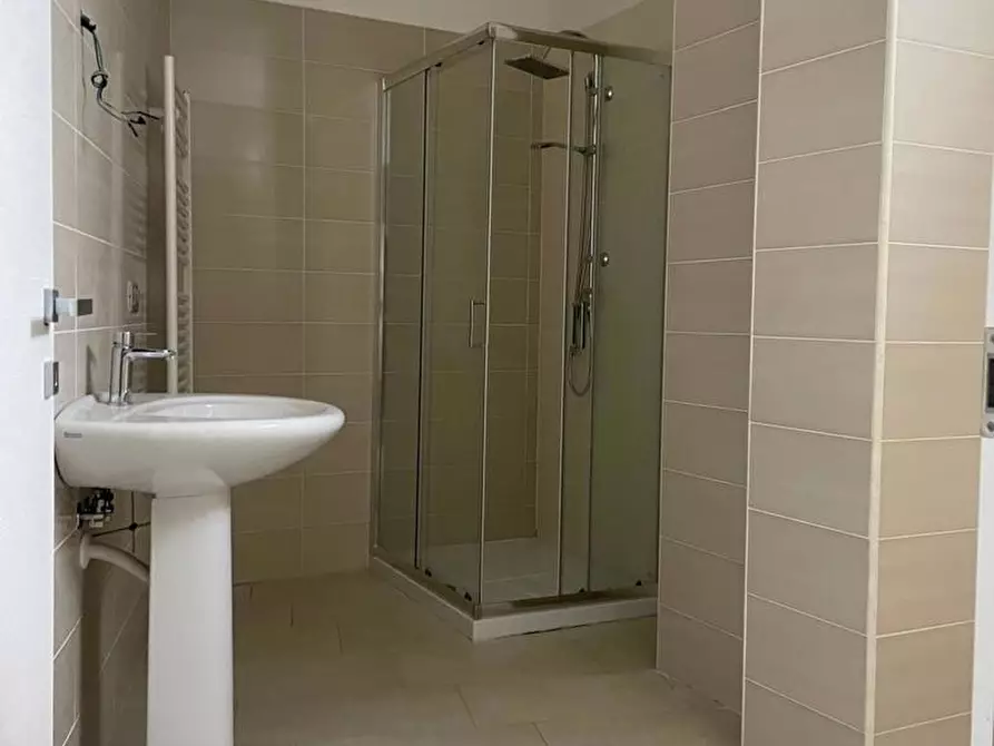 Immagine 4 di Ufficio in vendita  in Via nazionale appia a Curti