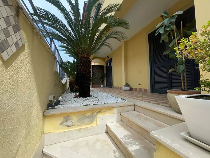 Immagine 3 di Villa in vendita  in Via campagna a Giugliano In Campania