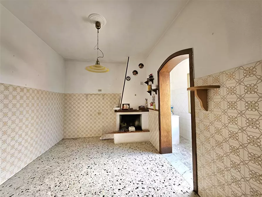 Immagine 5 di Casa bifamiliare in vendita  in Via COCOMBOLA, 50 a Massa