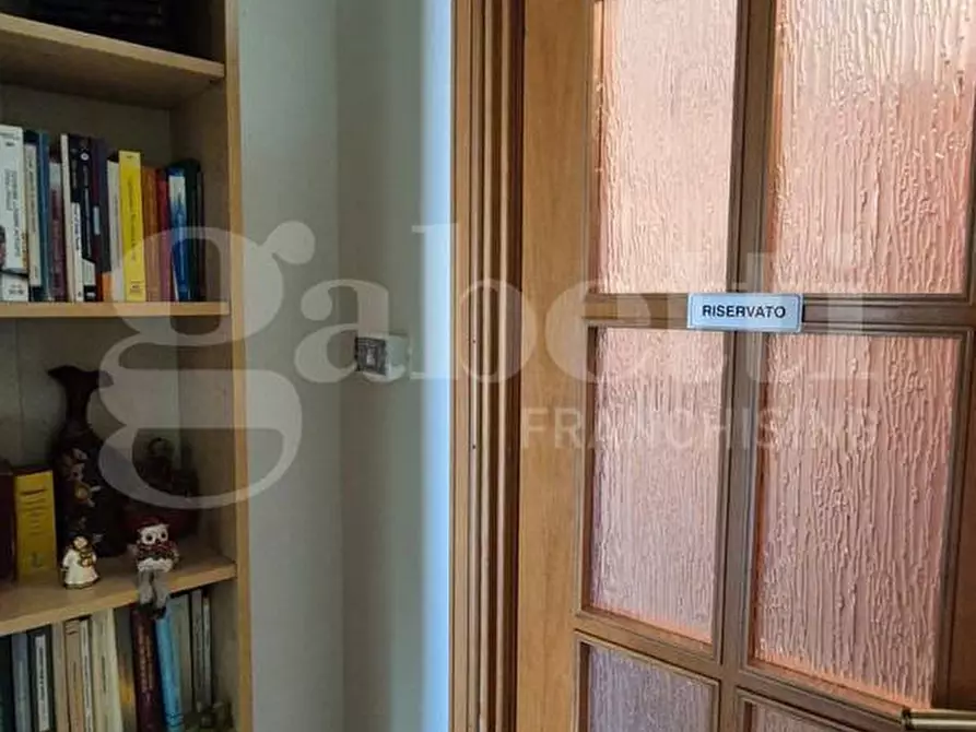 Immagine 20 di Ufficio in vendita  in Via Gambardella, 16 a Torre Annunziata