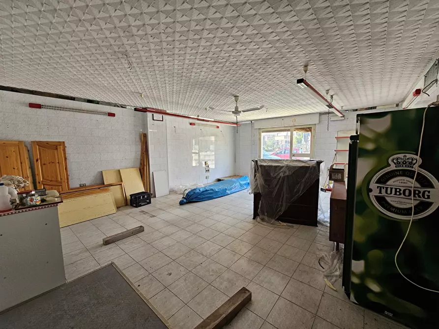 Immagine 11 di Negozio in vendita  in Via Cesare Terranova a San Severo