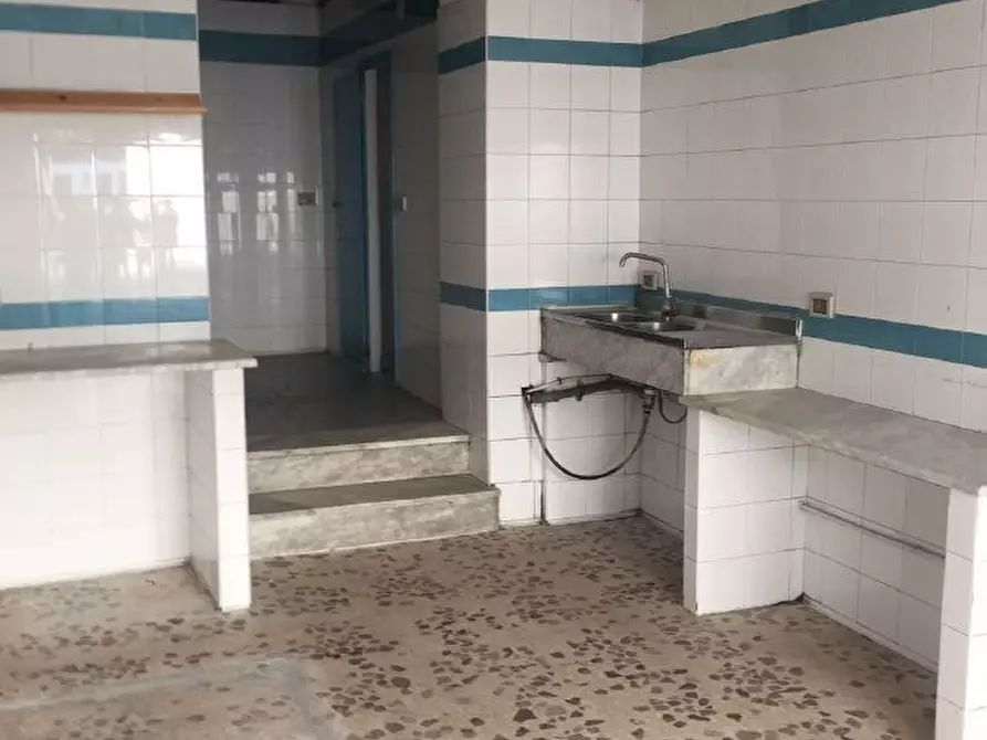 Immagine 6 di Negozio in vendita  in Corso Umberto I, 279 a Torre Annunziata
