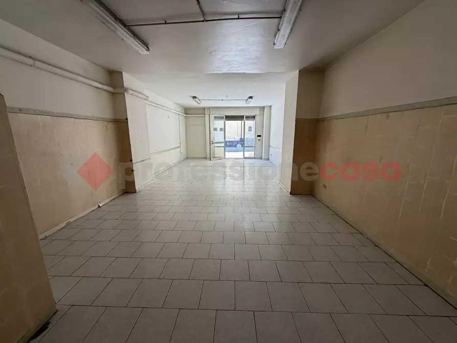 Immagine 10 di Negozio in vendita  in Via Lugnano, snc a Santa Maria Capua Vetere