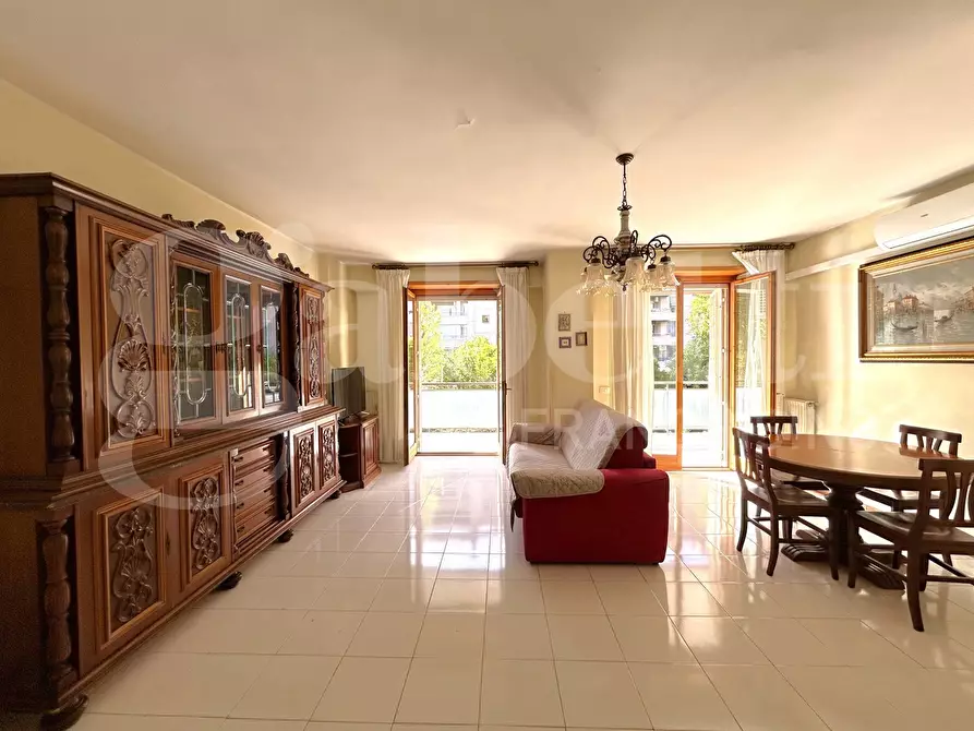 Immagine 8 di Appartamento in vendita  in Via di Decima, 256 a Roma