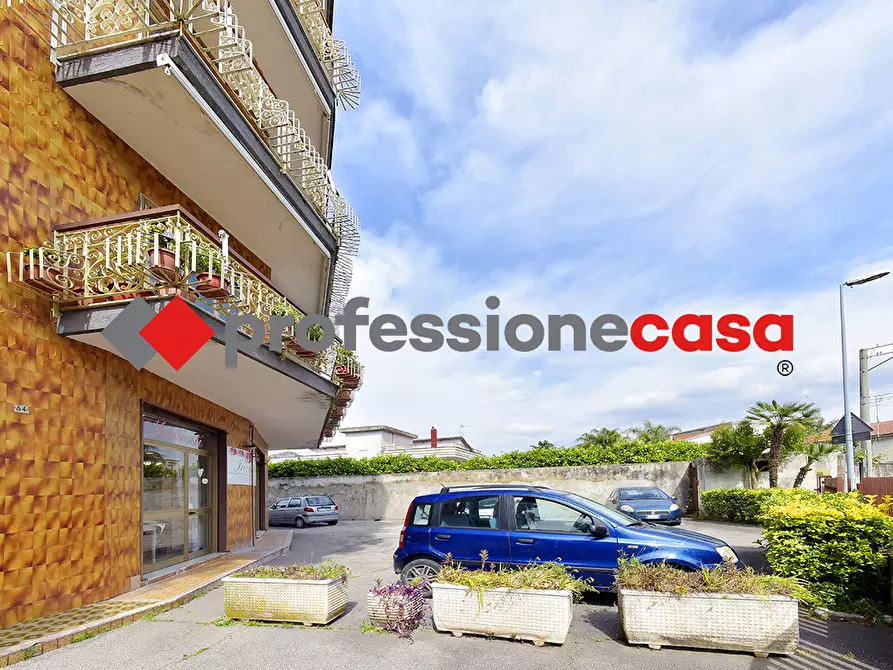 Immagine 2 di Negozio in vendita  in Via Madonna delle Grazie, 54 a San Prisco