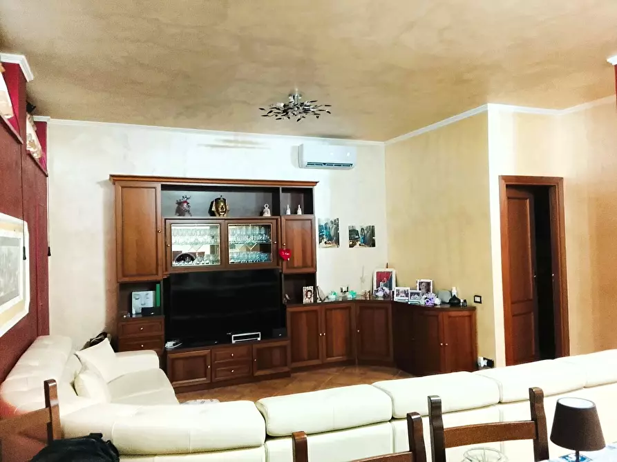 Immagine 1 di Villetta a schiera in vendita  in Via Cassaro, 88 a Roma