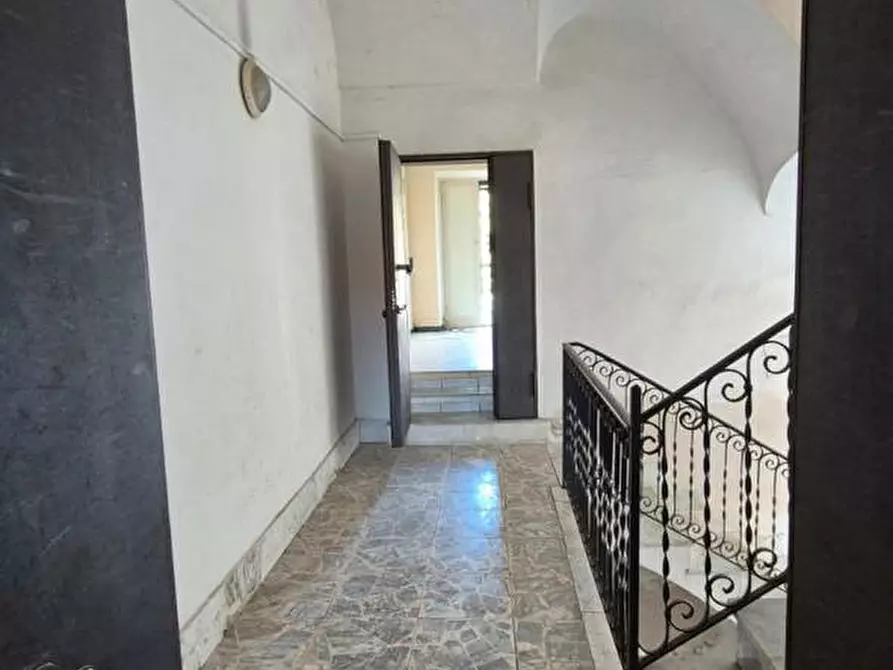 Immagine 17 di Negozio in affitto  in Piazza Ernesto Cesaro, 50 a Torre Annunziata